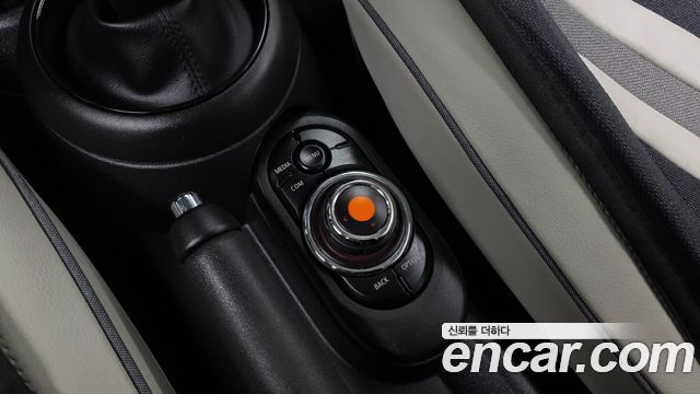 Mini Cooper 2020 — photo 31