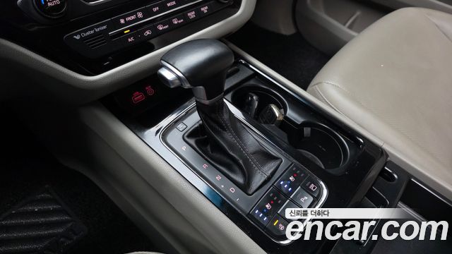Kia Canival 2018 — photo 12