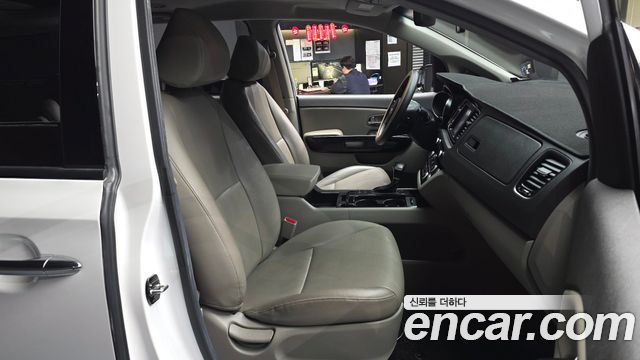 Kia Canival 2018 — photo 17