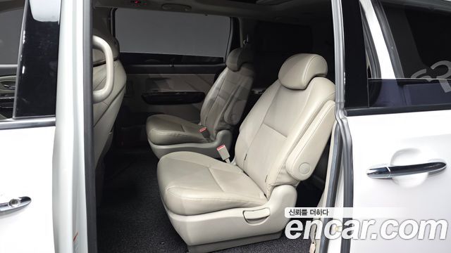 Kia Canival 2018 — photo 16