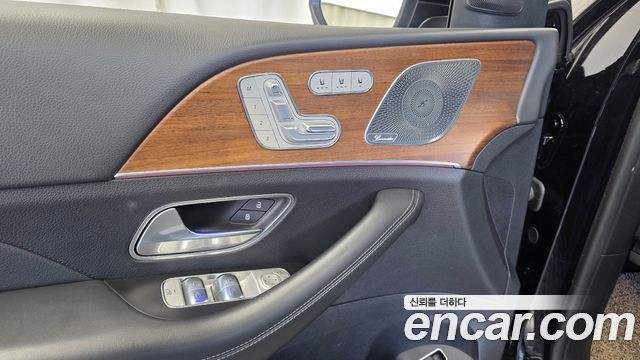 Mercedes-Benz GLE-Class 2021 — photo 28