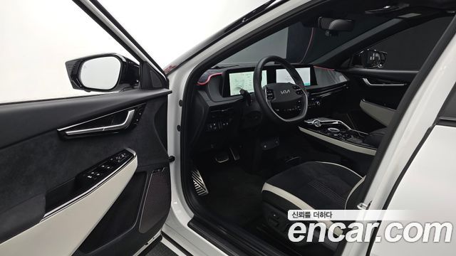 Kia EV6 2023 — photo 13