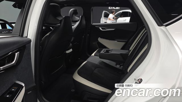 Kia EV6 2023 — photo 17