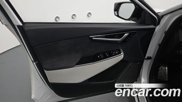 Kia EV6 2023 — photo 14