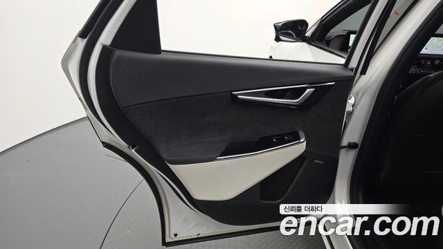 Kia EV6 2023 — photo 15
