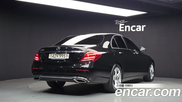 Mercedes-Benz E-Class 2018 — photo 2