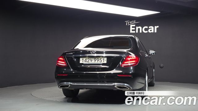 Mercedes-Benz E-Class 2018 — photo 4
