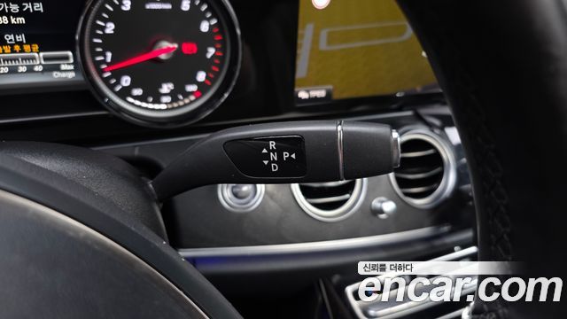Mercedes-Benz E-Class 2018 — photo 9