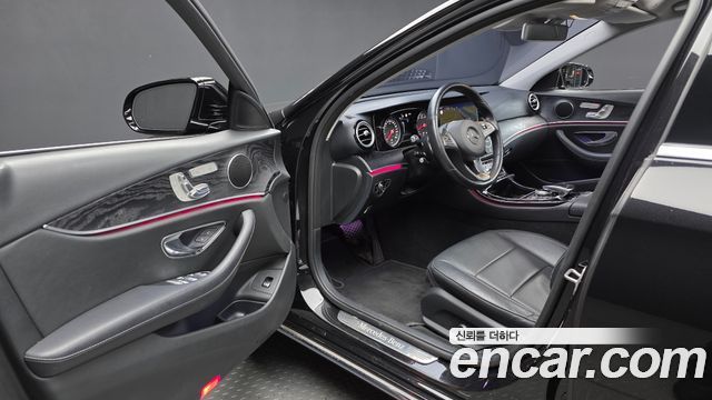 Mercedes-Benz E-Class 2018 — photo 10