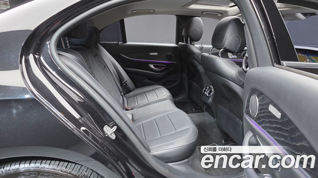 Mercedes-Benz E-Class 2018 — photo 12