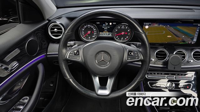 Mercedes-Benz E-Class 2018 — photo 13