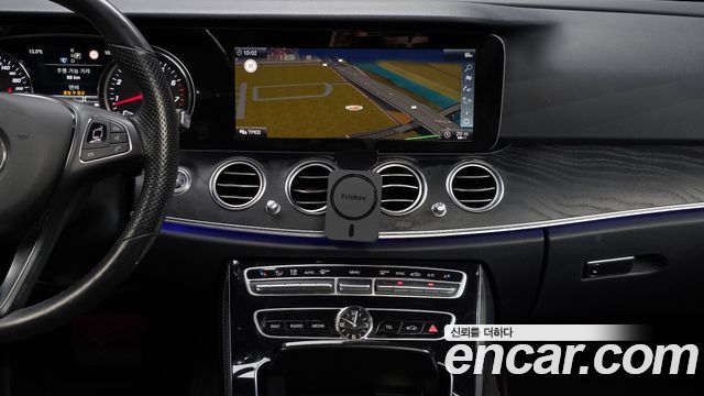 Mercedes-Benz E-Class 2018 — photo 14