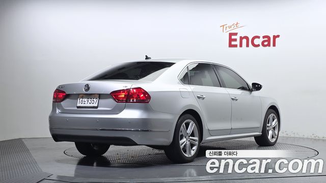 Volkswagen Passat 2013 — photo 2