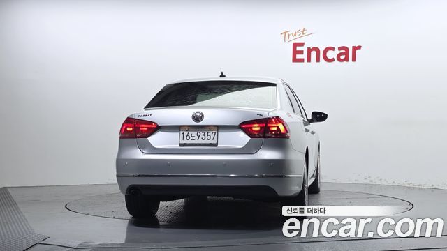 Volkswagen Passat 2013 — photo 4