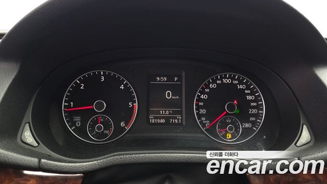 Volkswagen Passat 2013 — photo 8