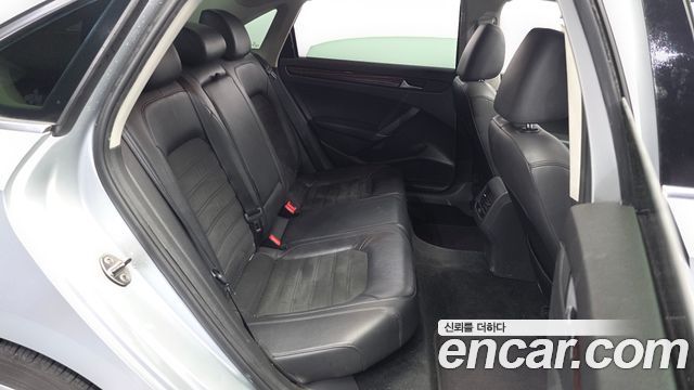 Volkswagen Passat 2013 — photo 11