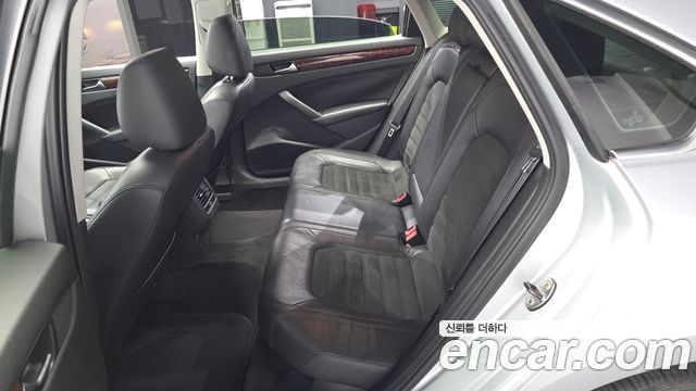 Volkswagen Passat 2013 — photo 12