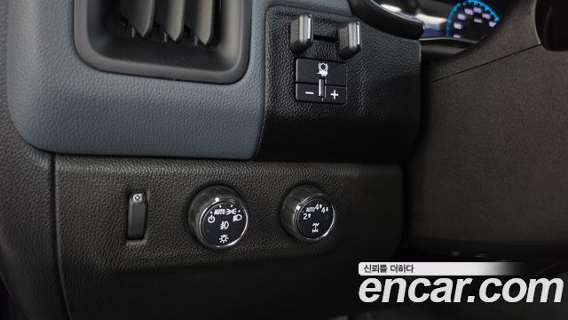 Chevrolet Korea Colorado 2021 — photo 28