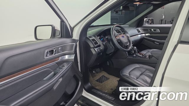 Ford Explorer 2018 — photo 13