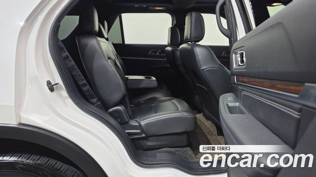 Ford Explorer 2018 — photo 17