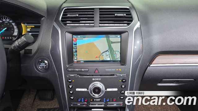 Ford Explorer 2018 — photo 19