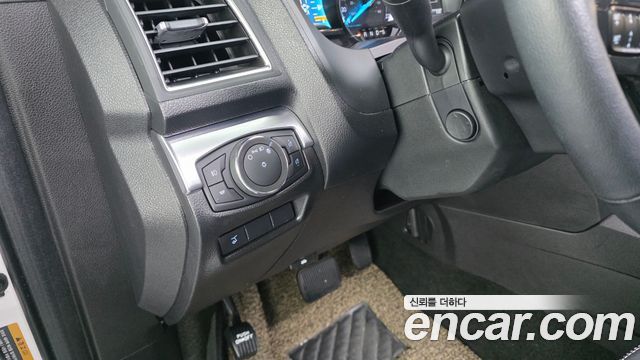 Ford Explorer 2018 — photo 25