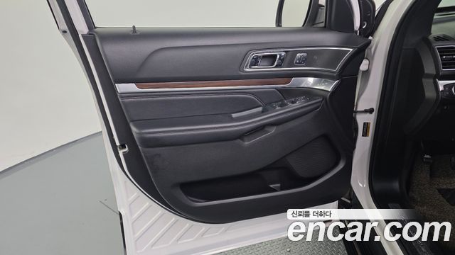 Ford Explorer 2018 — photo 14
