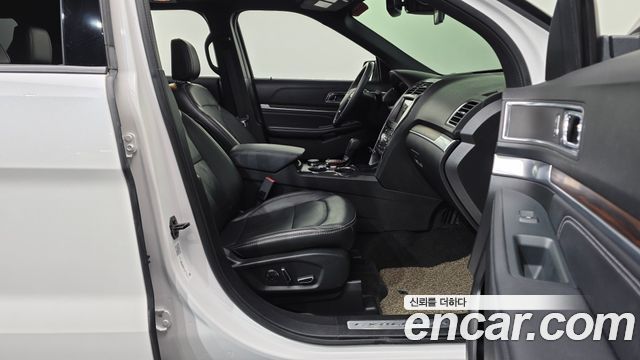 Ford Explorer 2018 — photo 16