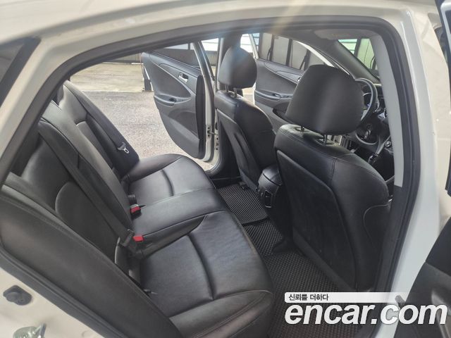 Hyundai Sonata 2013 — photo 16