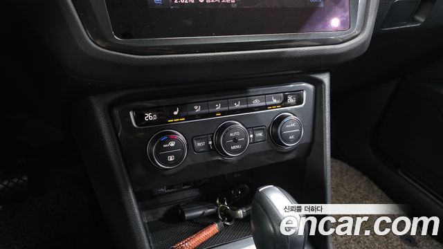 Volkswagen Tiguan 2020 — photo 24