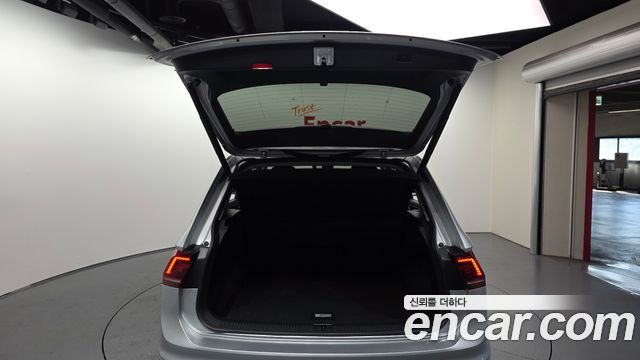 Volkswagen Tiguan 2020 — photo 26