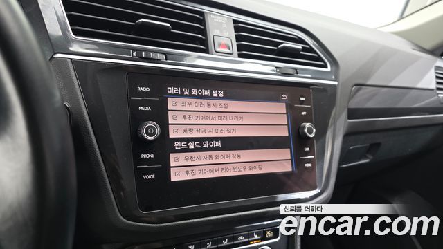 Volkswagen Tiguan 2020 — photo 28