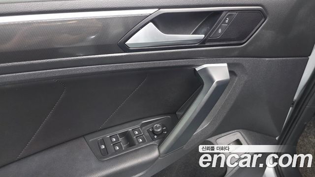 Volkswagen Tiguan 2020 — photo 31