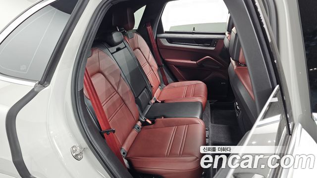 Porsche Cayenne 2024 — photo 17
