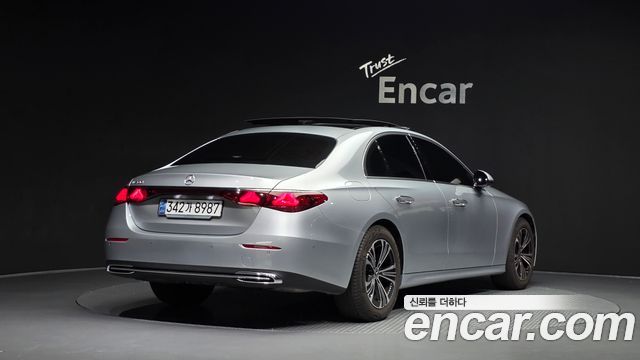 Mercedes-Benz E-Class 2024 — photo 2