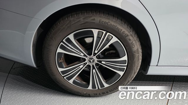 Mercedes-Benz E-Class 2024 — photo 5