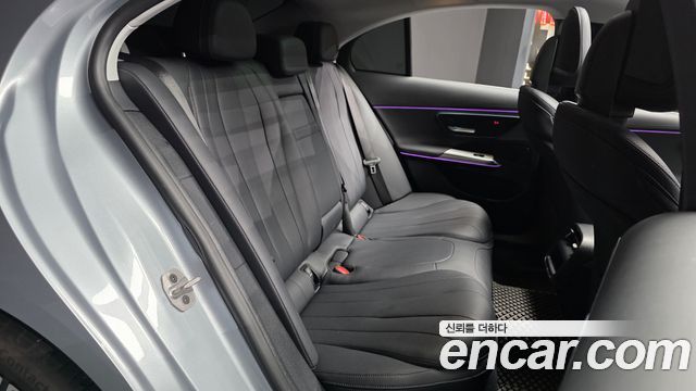 Mercedes-Benz E-Class 2024 — photo 18