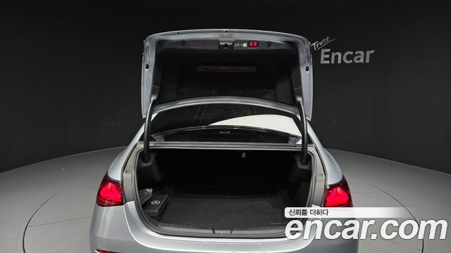 Mercedes-Benz E-Class 2024 — photo 26