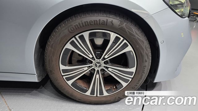 Mercedes-Benz E-Class 2024 — photo 7