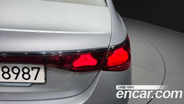 Mercedes-Benz E-Class 2024 — photo 9