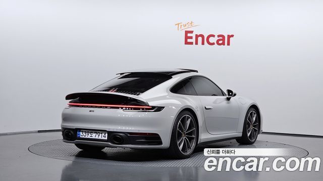 Porsche 911 2020 — photo 2