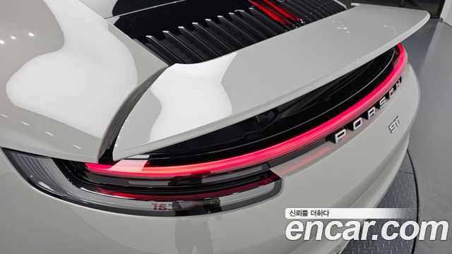 Porsche 911 2020 — photo 9