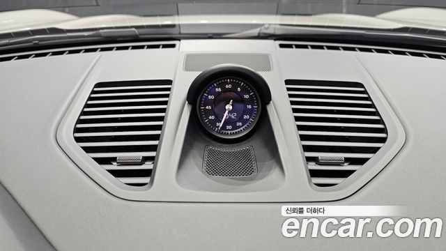 Porsche 911 2020 — photo 28