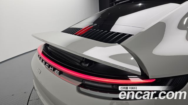 Porsche 911 2020 — photo 34