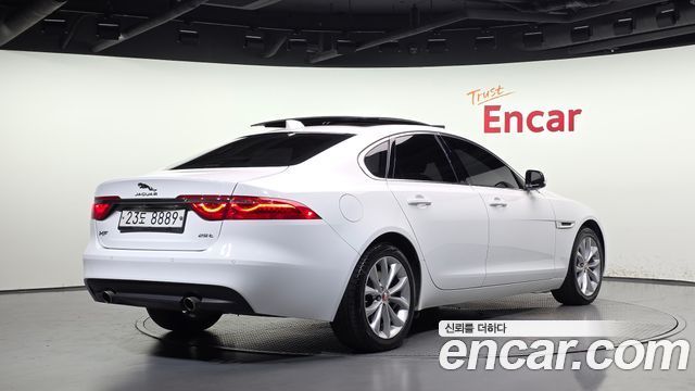 Jaguar XF 2019 — photo 2