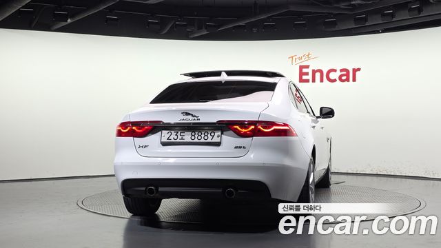 Jaguar XF 2019 — photo 4