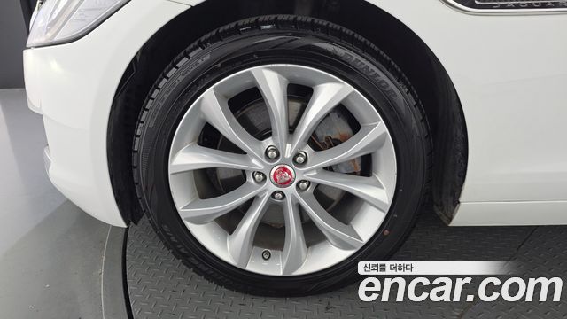 Jaguar XF 2019 — photo 5