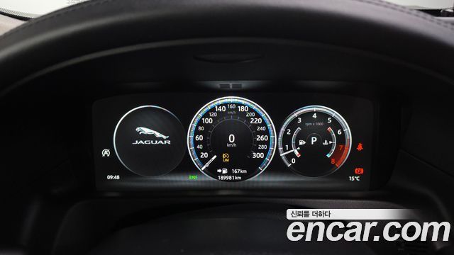Jaguar XF 2019 — photo 8