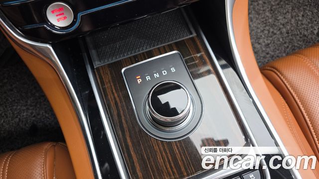 Jaguar XF 2019 — photo 9