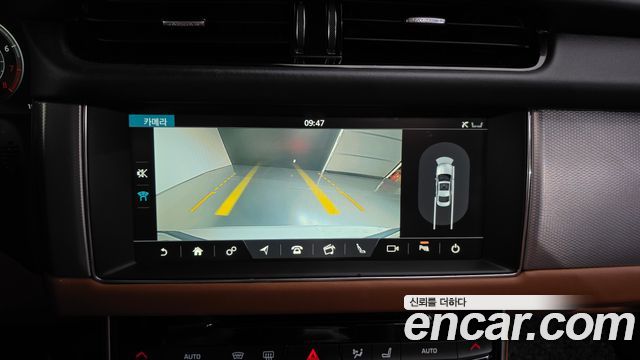 Jaguar XF 2019 — photo 15